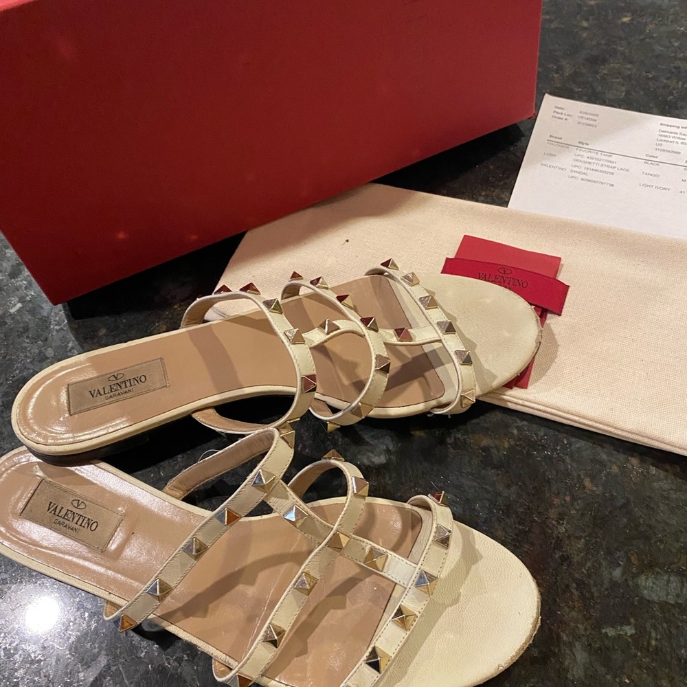Authentic Valentino Sandals. Size 41 fits my size 10 perfectly!💗💞💗